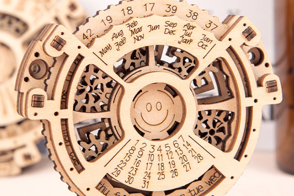 激光雕刻機加工的木質(zhì)機械模型