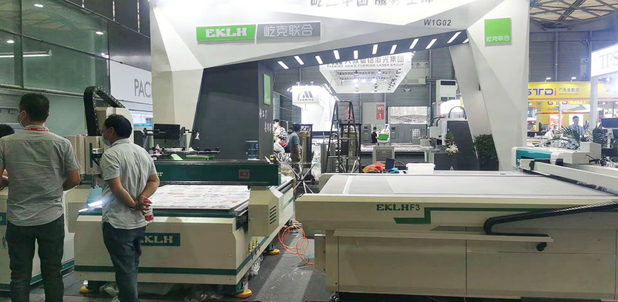 二十屆上海國際廣告標(biāo)識(shí)展布展現(xiàn)場(chǎng)