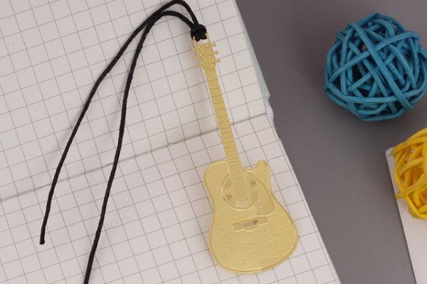 激光雕刻機(jī)加工的書(shū)簽